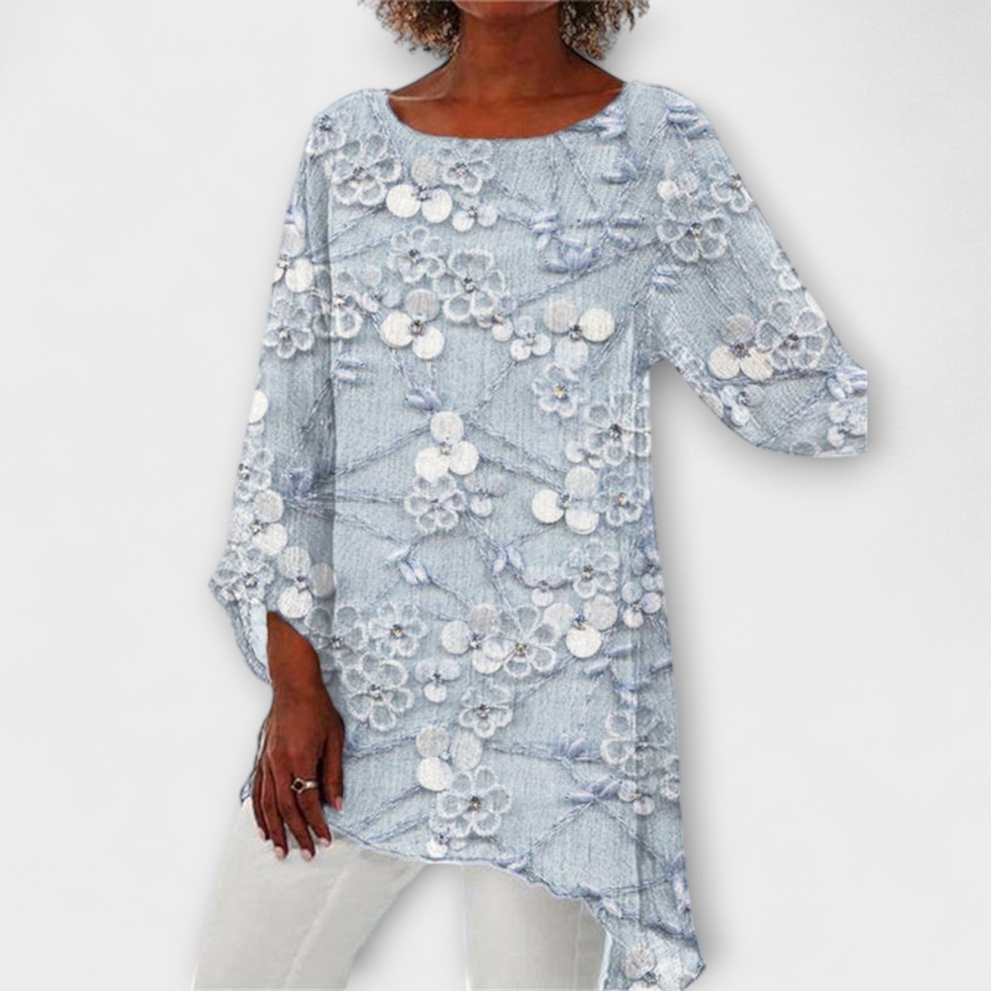 Harper – Blommig blus med blommönster och kristalldetaljer