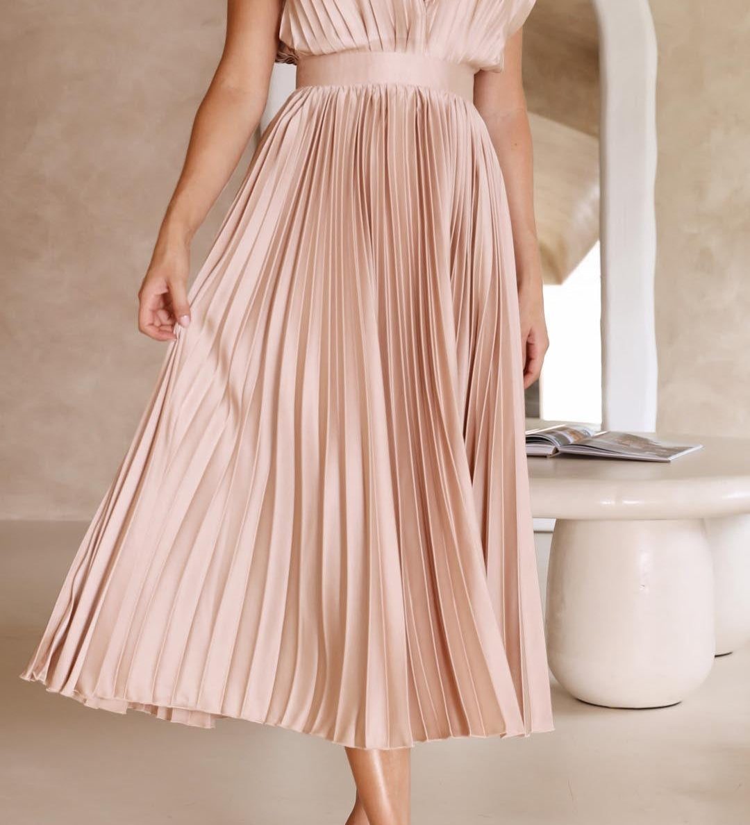 Isla – Elegant plisserad klänning