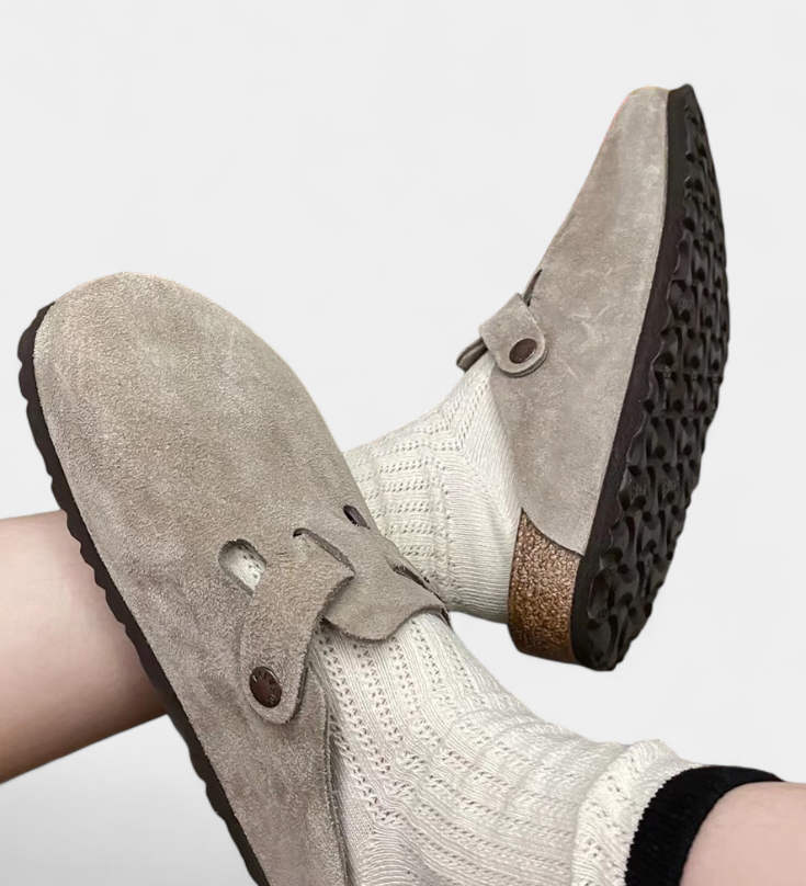 Aubree | Sammets-toffelboots för dam och herr med justerbar rem